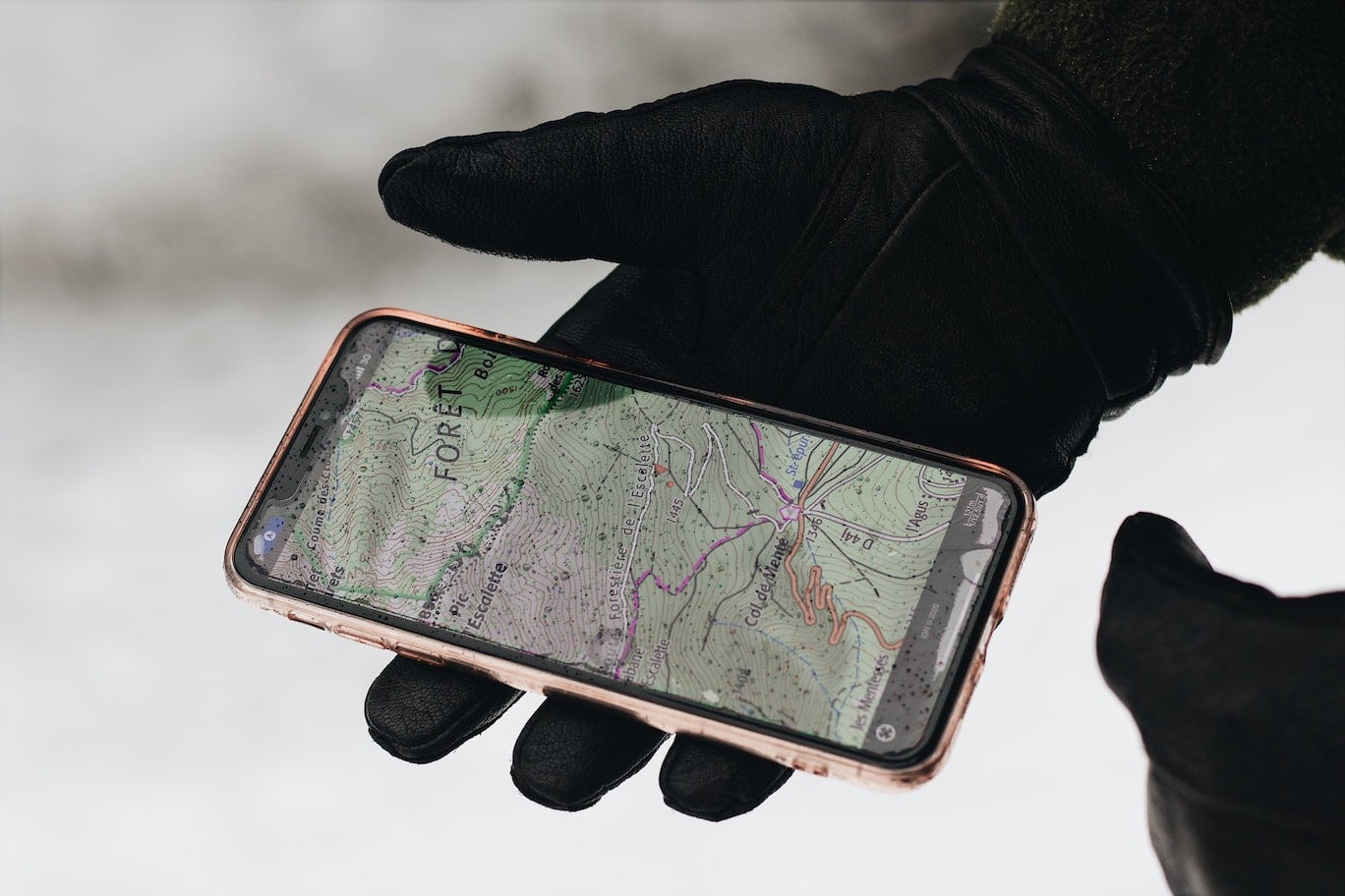 Mobile phone in runners hand showing mapping system.